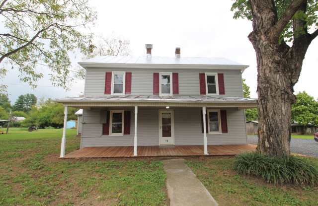 Beautiful single family home in a quiet area! Water Included! Gallery 1