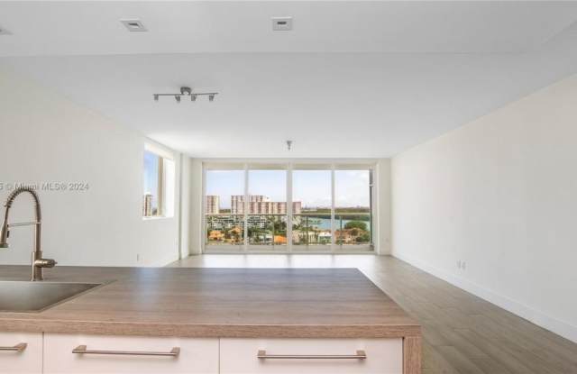 400 SE Sunny Isles Blvd photos photos