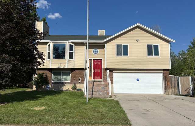 Spacious Split Level in Kearns! photos photos