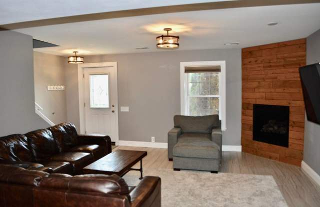 3-bedroom, 2.5 bathroom partially furnished home in Saint Joseph Gallery 4