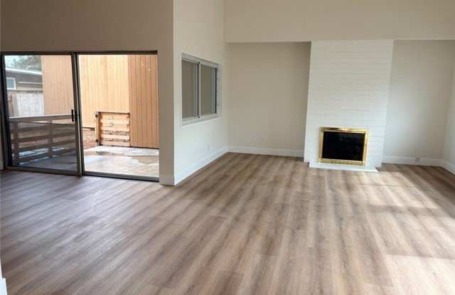 20452 Southwest Cypress Street Gallery 2