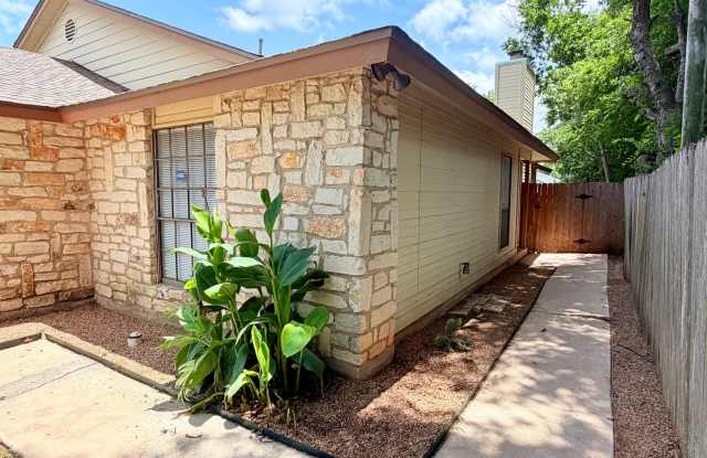 Great, well-maintained single-story duplex tucked away on a quiet cul-de-sac! Gallery 3