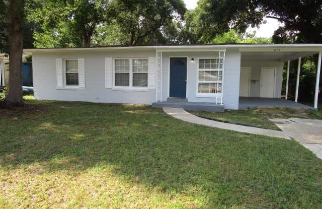 5504 Essex Road Pensacola, FL 32506 MOVE IN SPECIAL!! Waived $350 Cleaning Fee!!!!! - 5504 Essex Road, West Pensacola, FL 32506