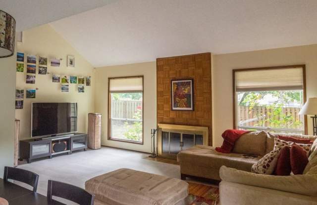 6675 SW Hyland Way Gallery 2