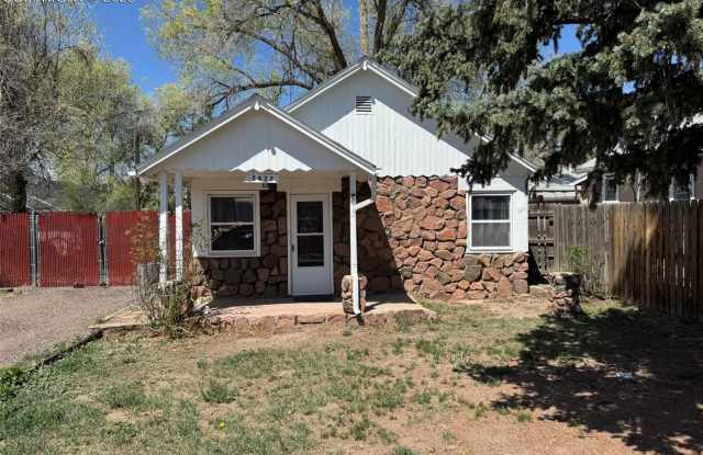 Centrally Located 1 Bedroom 1 Bathroom with Bonus Room Mixed Use Property - 2622 East Boulder Street, Colorado Springs, CO 80909