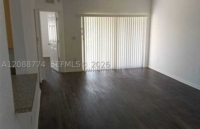 1095 Golden Lakes Blvd Gallery 2
