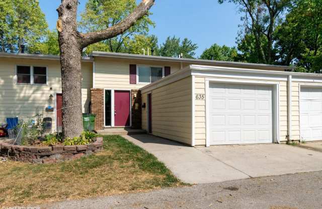 3 Bedroom townhome, Open Now, garage, 2 bathrooms, W/D Etc. photos photos