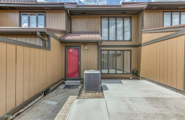 2 bedroom 3 bathroom condo in Fleetwood Court Gallery 1