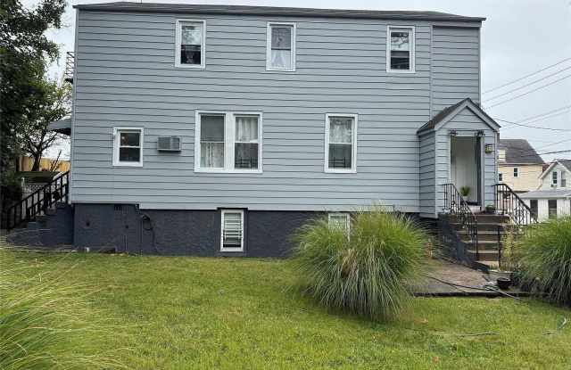 209 Lincoln Avenue Gallery 1