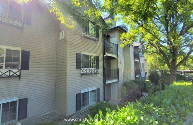 215 9th St - 215 9th Street, Kirkland, WA 98083