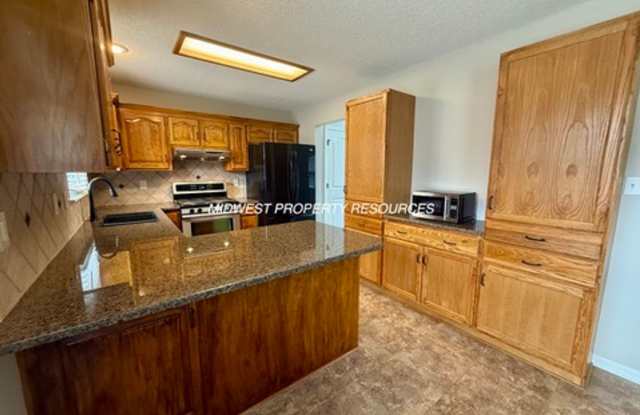 Spacious 3 Bed, 2.5 Bath Home with Finished Basement & Fenced Yard. Gallery 3