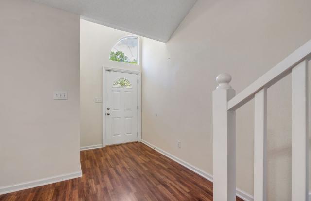 NE Tallahassee Townhome with Community Pool Gallery 4