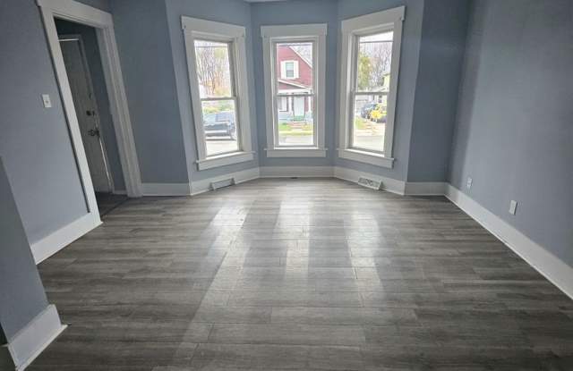 Lower three bedroom unit on Upper East Side - 213 East 28th Street, Erie, PA 16504