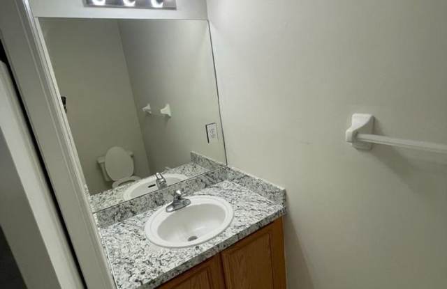 2BR/2.5BA Townhouse in Gated Jonathan’s Cove Gallery 3