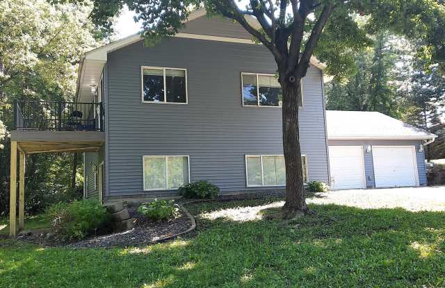 406 1st Street South - 2 photos photos