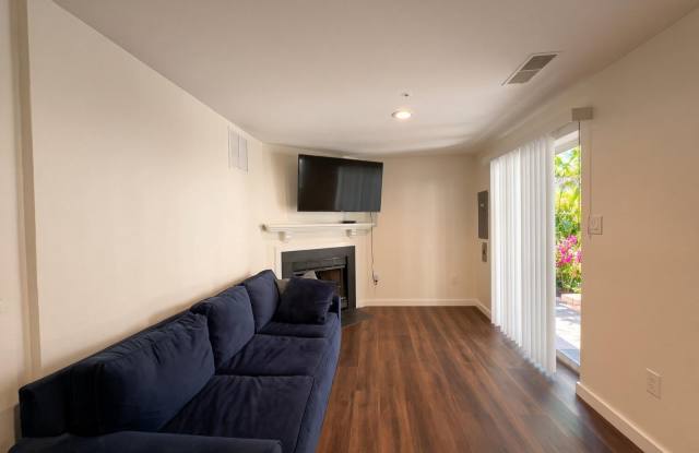 915 NEWINGTON Court Gallery 3