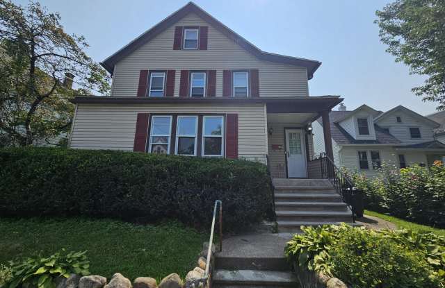 1042 Taylor Avenue unit: Lower Unit - 1042 Taylor Avenue, Scranton, PA 18510 1042 Taylor Avenue unit: Lower Unit - 1042 Taylor Avenue, Scranton, PA 18510