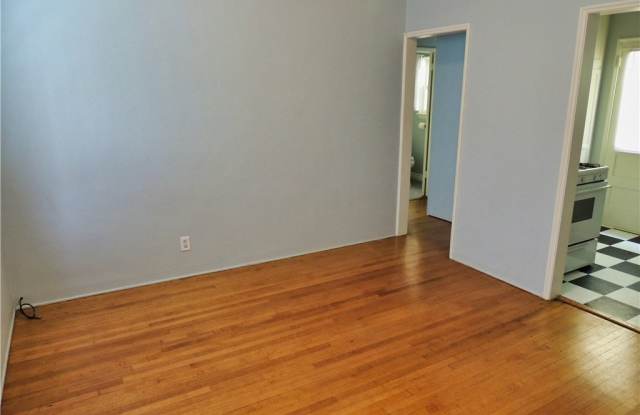 112 Bennett Avenue Gallery 3