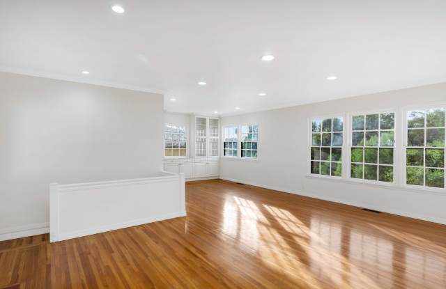 Beautiful Pasadena Hilltop Home Gallery 3