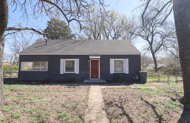 Newly Remodeled 3 Bedroom House - $1300 photos photos