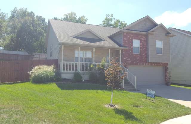 3 bd house, great SW location on culdesac near Green Meadows/Providence, gas fireplace, fenced, 2 living rooms Gallery 1