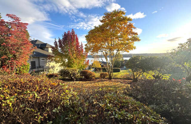 Stunning new construction duplex apartment in the much sought after Old Town Poulsbo Gallery 3