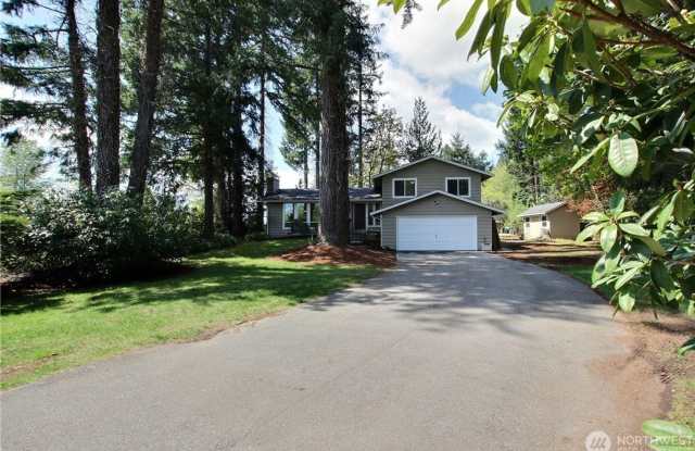 Beautiful 3 Bed 2.5 Bath Tri-level in Beautiful Covington. photos photos