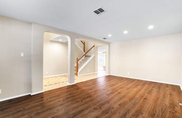 Luxurious and Spacious 5-Bedroom Home with Modern Upgrades and Prime Location Gallery 4