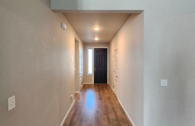 West Richland Contemporary Style Living! Gallery 3