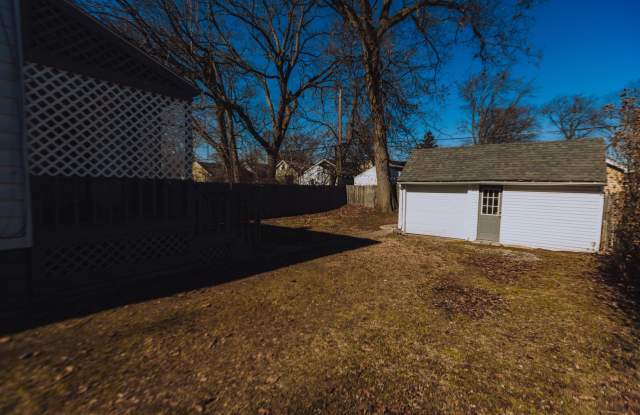 Very beautiful and updated three bedroom one bathroom house available for rent today! Gallery 4