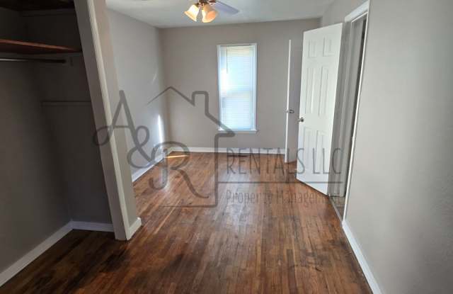 520 E Washington Gallery 4