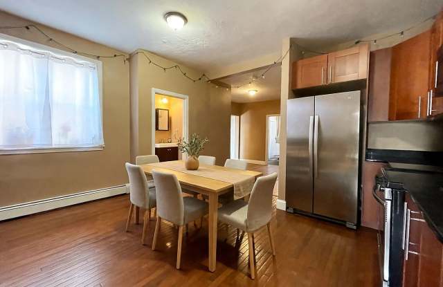 XL Modern & Sunny Apt near T!  Perfect for BU students and working pros alike! Gallery 3