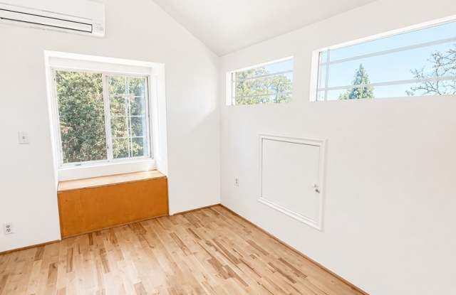Brand New Upstairs 1 Bedroom ADU with Private Entrance & Backyard Access Gallery 4