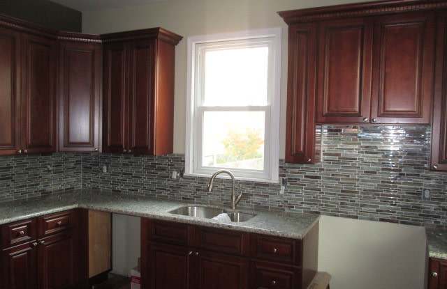 2 Bedroom, 1 Bath Townhome in trendy Bloomfield.  Convenient! photos photos