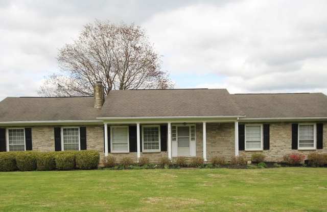 Charming 3-Bedroom Home with Country Feel & Spacious Yard photos photos