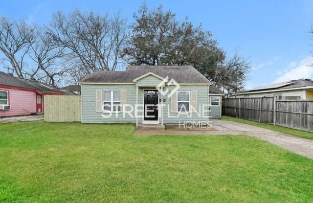 207 Calvin Street - 207 Calvin Street, Pasadena, TX 77506