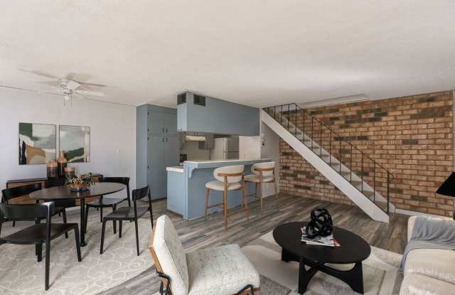 2bed/1bath with Central AC! Garage! Laundry! Laminate flooring! - 5093 Connecticut Drive, Carmichael, CA 95841