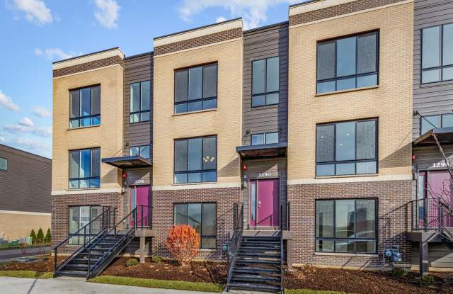 1290 Catalina Court - 1290 Catalina Court, Schaumburg, IL 60196