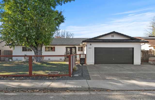 Updated North Chico 3BD/2BA with Solar  Covered Patio photos photos