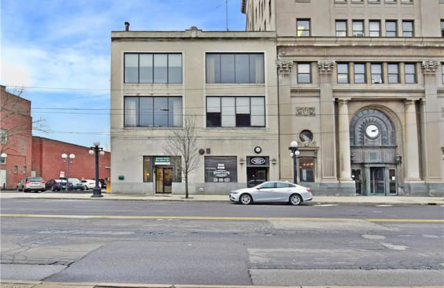 112 East Market St - 112 E Market St, Warren, OH 44481