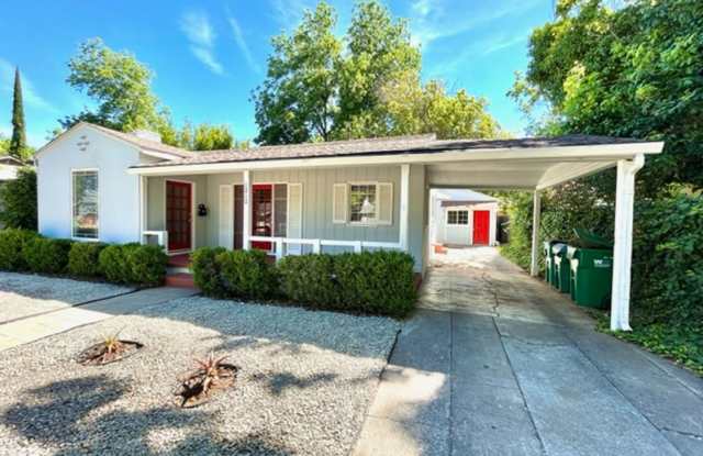 **RESERVE FOR SUMMER 2026** Charming home with 5 bedrooms close to Chico State photos photos