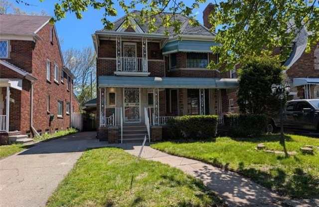 17530 Roselawn Street Gallery 1