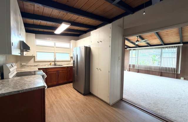3 Bedroom, 2.5 Bathroom House with Carport Gallery 3