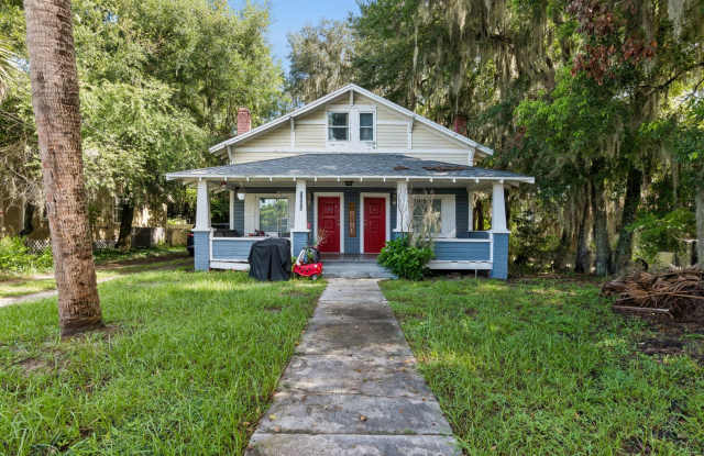 Welcome to this fully renovated private High St studio apartment in Leesburg Fl. Gallery 1