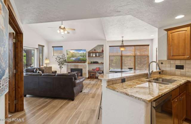 1708 W Redstone Avenue Avenue photos photos