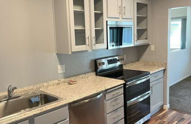 Great 3 Bedroom, 3 Bathroom Condo/Townhome Gallery 3