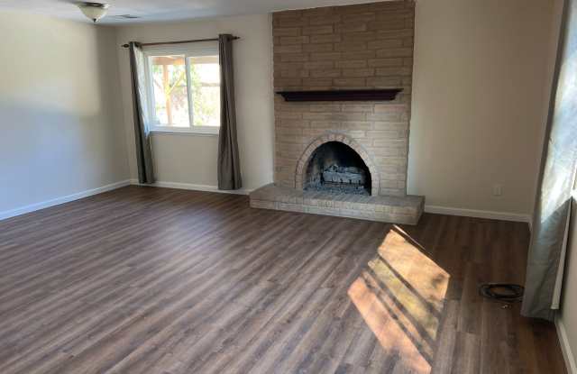 Four bedroom two bathroom home with a pool in Central Davis photos photos