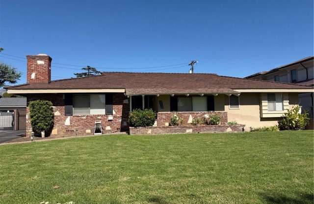 271 West Magna Vista Avenue Gallery 1