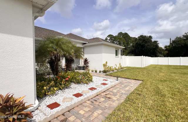 924 Captiva Island Circle SW Gallery 2