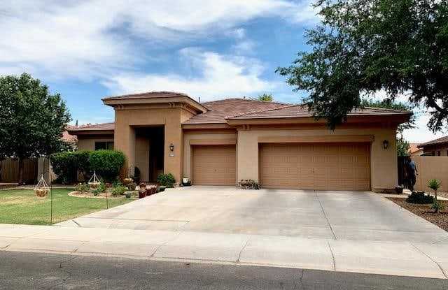 1025 W LAREDO Avenue Gallery 2